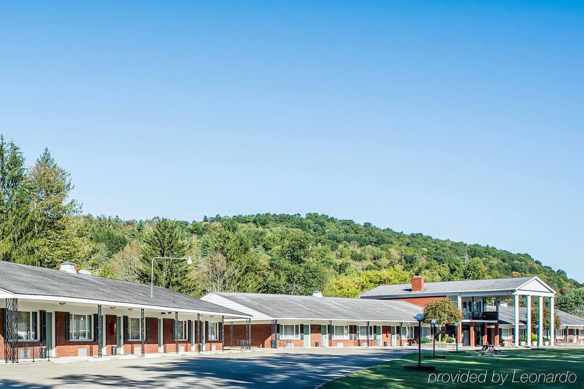 Rodeway Inn Marshall Manor Horseheads Exterior photo